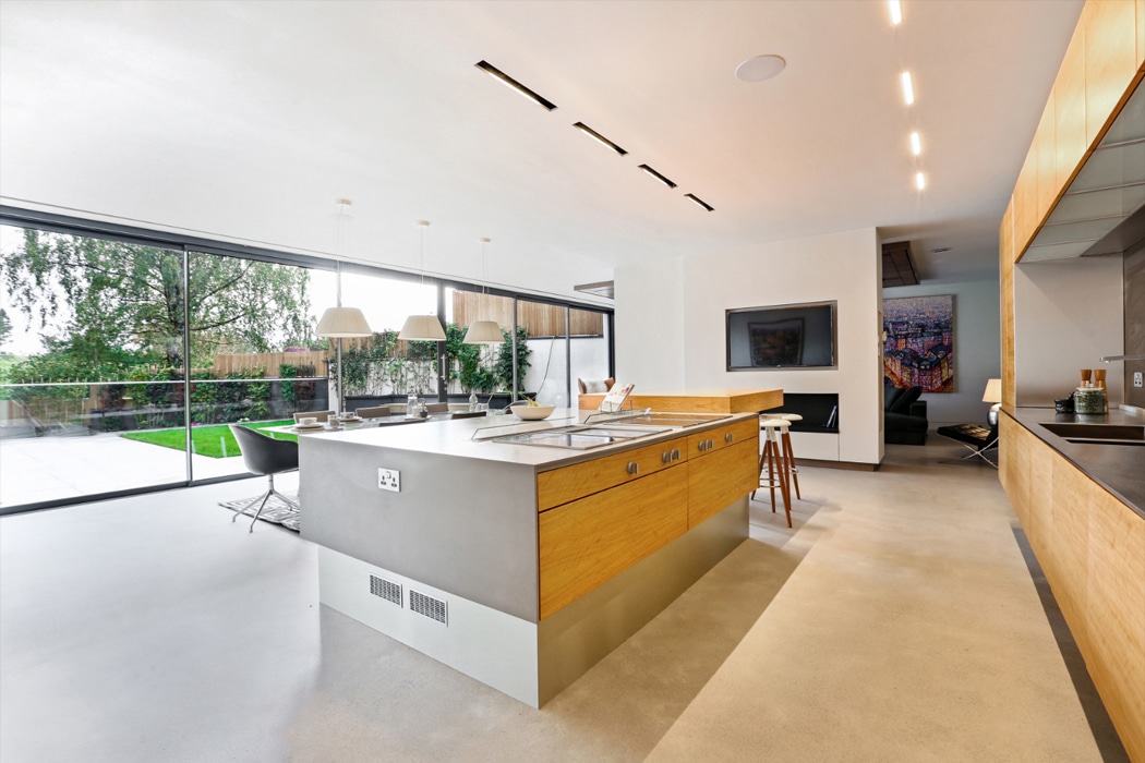 Modern kitchen with theEDGE2.0 ultra-slimline glass sliding door opening to garden, featuring minimal frame design and expansive views.